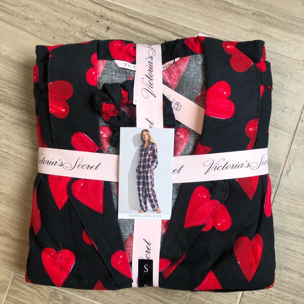 ❤️🖤Victoria’s Secret Flannel Long PJ Set. Heart print.❤️🖤